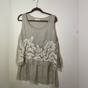 Simply Couture Women’s Large sleeveless soft‎ layered shell w/sequins light tan